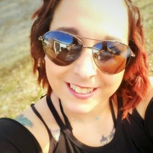 Meet your Posher, Leslie